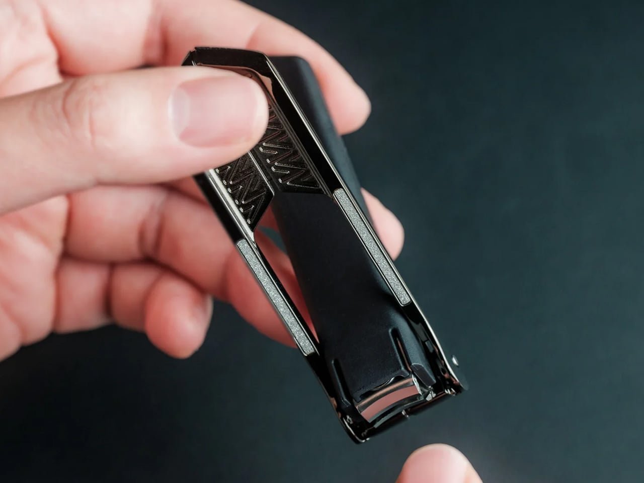 Uçuş Tutkunlarının Vazgeçilmezi: 8 Akıllı Seyahat Gadget'ı