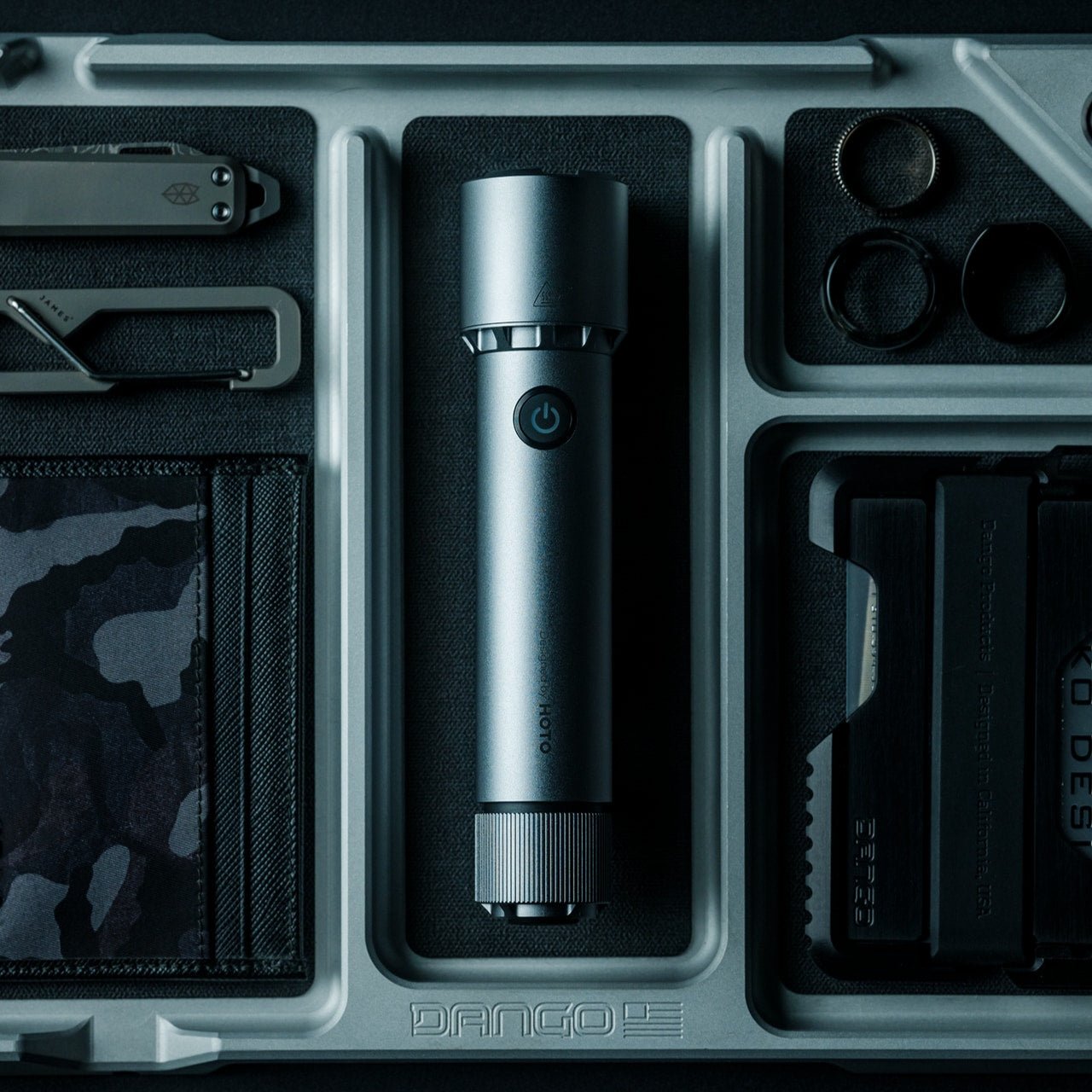 Uçuş Tutkunlarının Vazgeçilmezi: 8 Akıllı Seyahat Gadget'ı