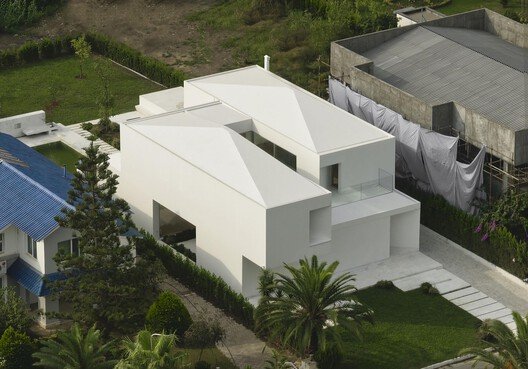 Villa 1028: Doğa, İnsan ve Yapının Sınır Tanımayan Buluşması