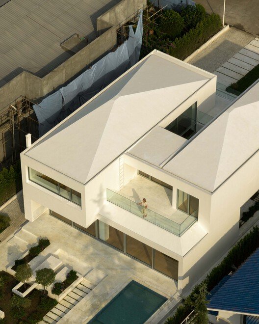 Villa 1028: Doğa, İnsan ve Yapının Sınır Tanımayan Buluşması