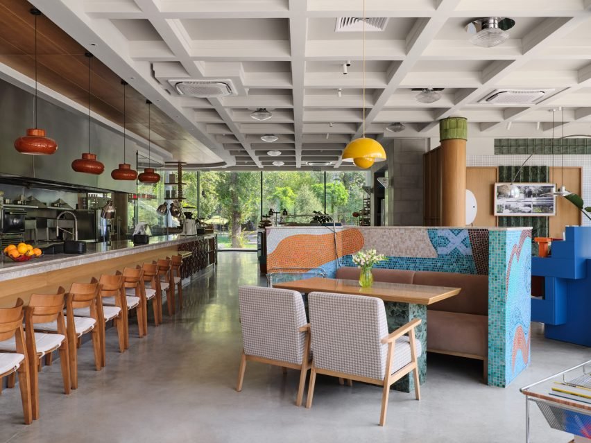 Almatı'da Sovyet Ruhu: Tarihi Aqqu Cafe Modern Tasarımla Buluşuyor