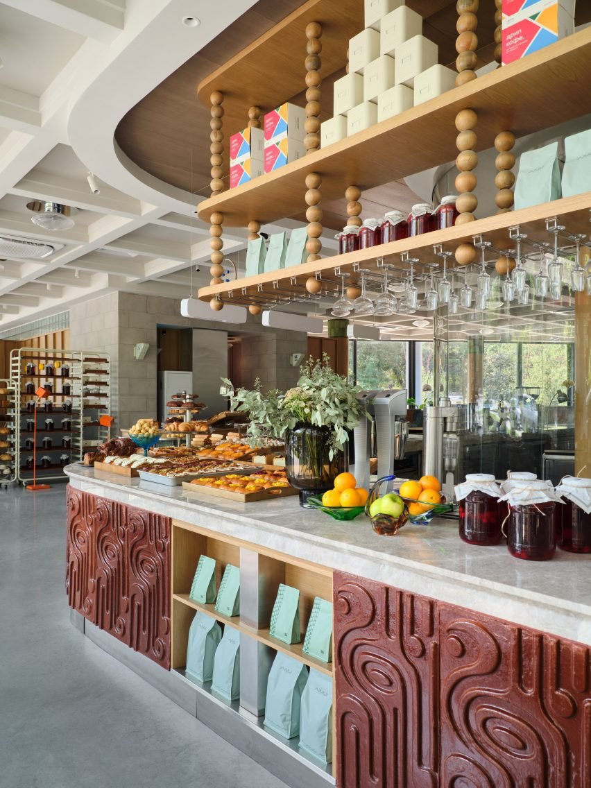 Almatı'da Sovyet Ruhu: Tarihi Aqqu Cafe Modern Tasarımla Buluşuyor