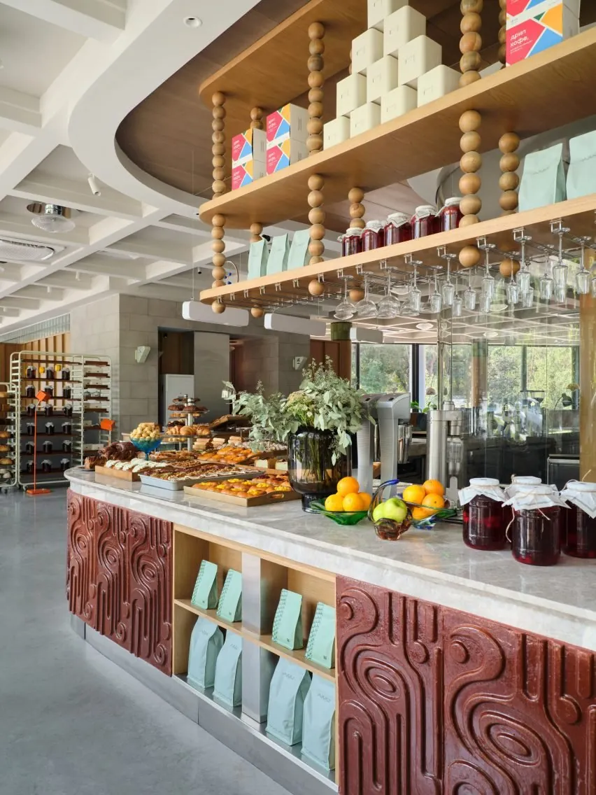 Almatı'da Sovyet Ruhu: Tarihi Aqqu Cafe Modern Tasarımla Buluşuyor