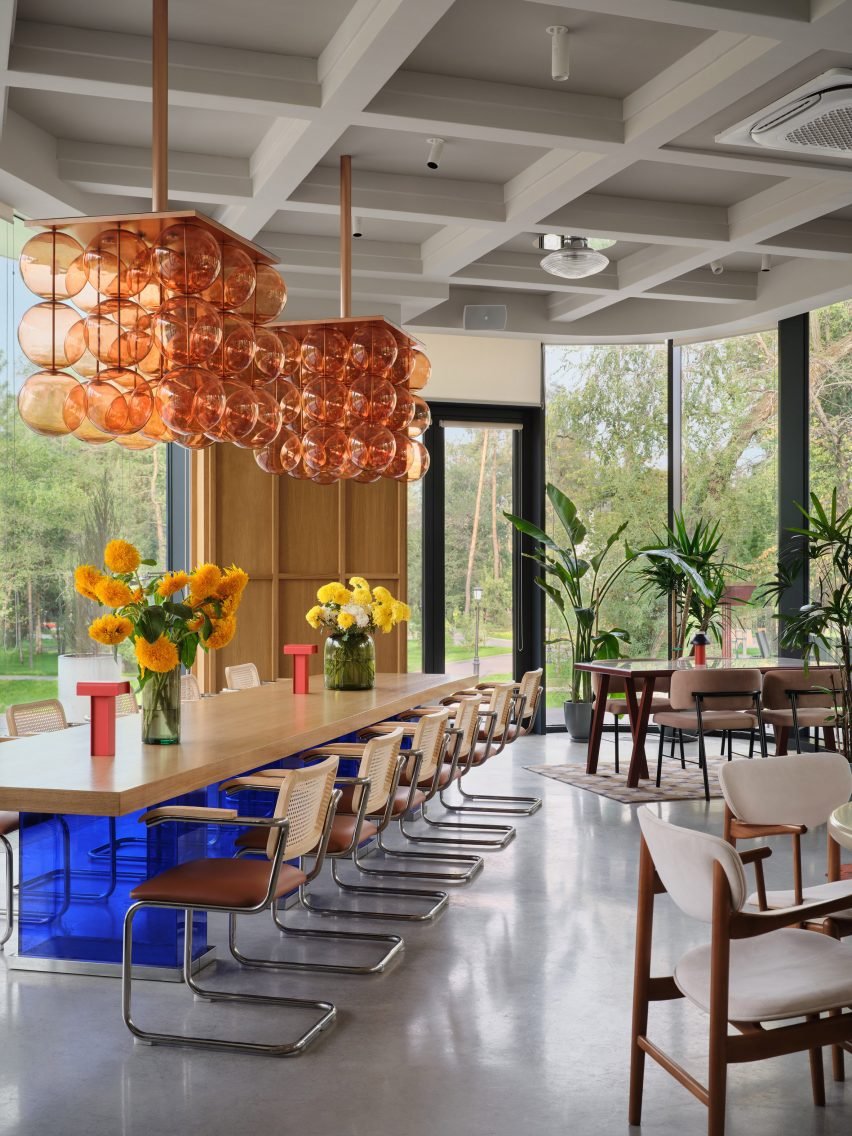 Almatı'da Sovyet Ruhu: Tarihi Aqqu Cafe Modern Tasarımla Buluşuyor