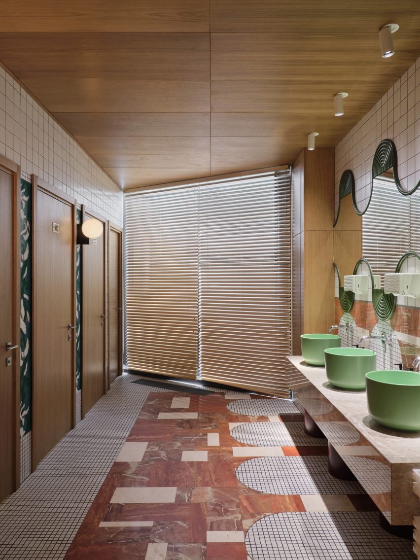 Almatı'da Sovyet Ruhu: Tarihi Aqqu Cafe Modern Tasarımla Buluşuyor