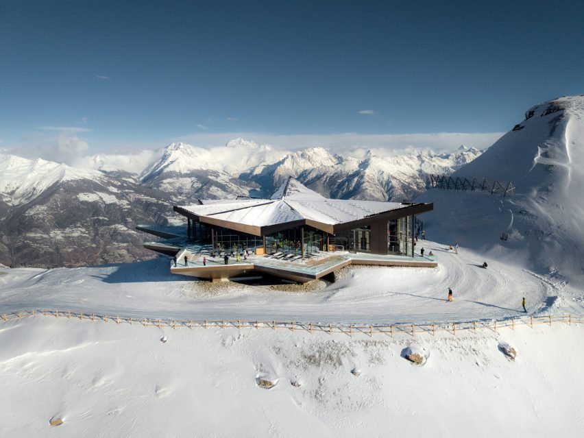 Alplerin Zirvesinde Karlı Bir Mimari Şaheser: Stella di Pila