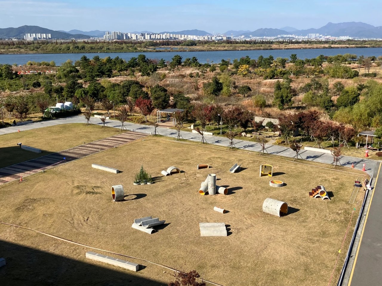 Atık Boruların Yaratıcı Dansı: Busan'ın "Beton Ütopya"sı