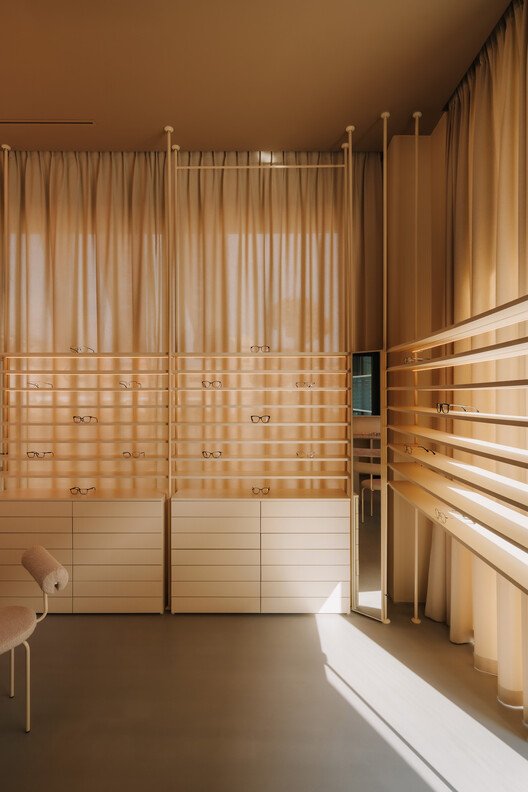 Auga Optik: Gözün Bilimiyle Şekillenen Bir Mekansal Deneyim