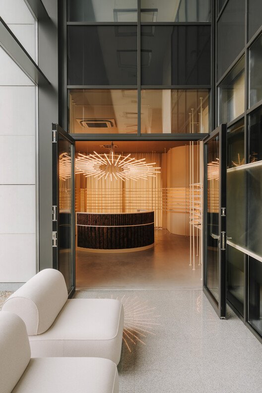 Auga Optik: Görme Sürecinden İlham Alan Çarpıcı İç Tasarım