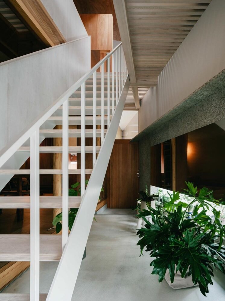 Beton ve Ahşap Konuşuyor: Osaka'da Kentsel Yaşamın Yeniden Tanımı