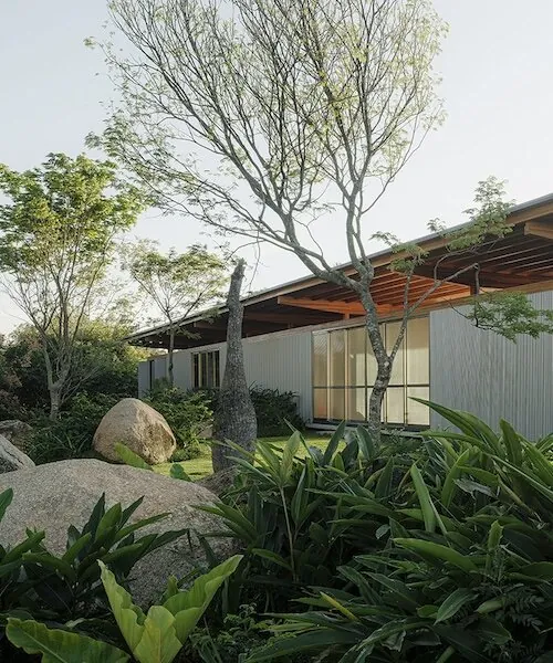 Brezilya&rsquo;da Doğayla Bütünleşen Itupeva Evi: Ahşap ve Betonun Şiiri