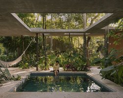 Brezilya'da Doğayla Bütünleşen Itupeva Evi: Ahşap ve Betonun Şiiri