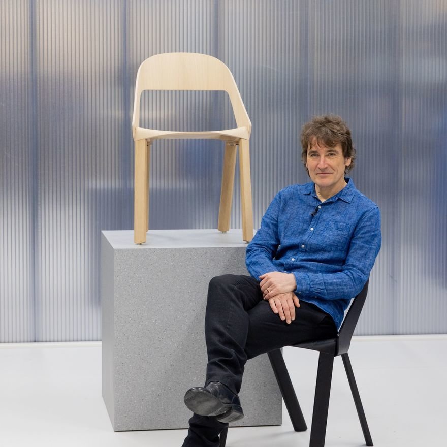 Rove Sandalye: Jörg Boner&rsquo;den Bükümlü Kontrplağa Cesur Yorum