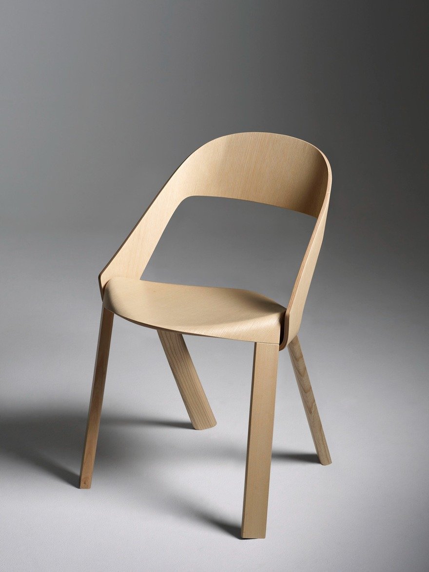 Rove Sandalye: Jörg Boner'den Bükümlü Kontrplağa Cesur Yorum