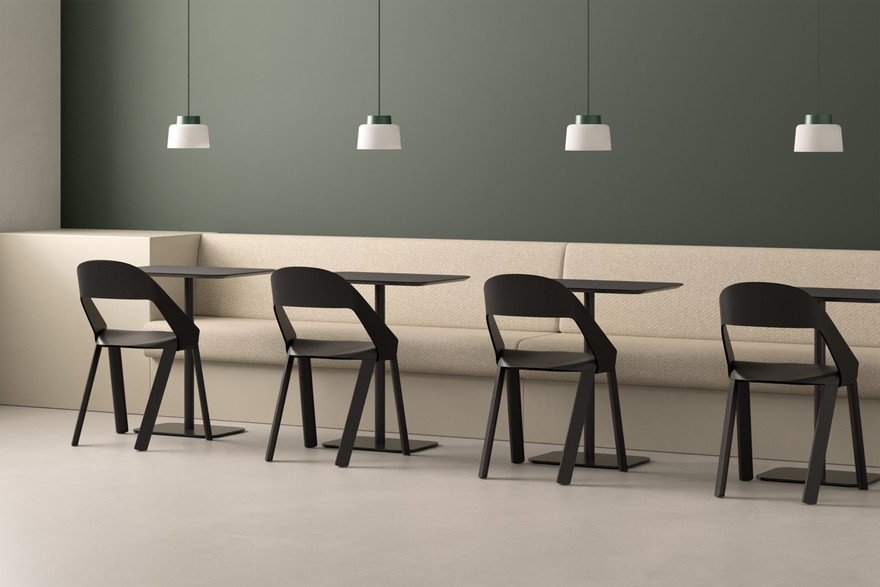 Rove Sandalye: Jörg Boner'den Bükümlü Kontrplağa Cesur Yorum