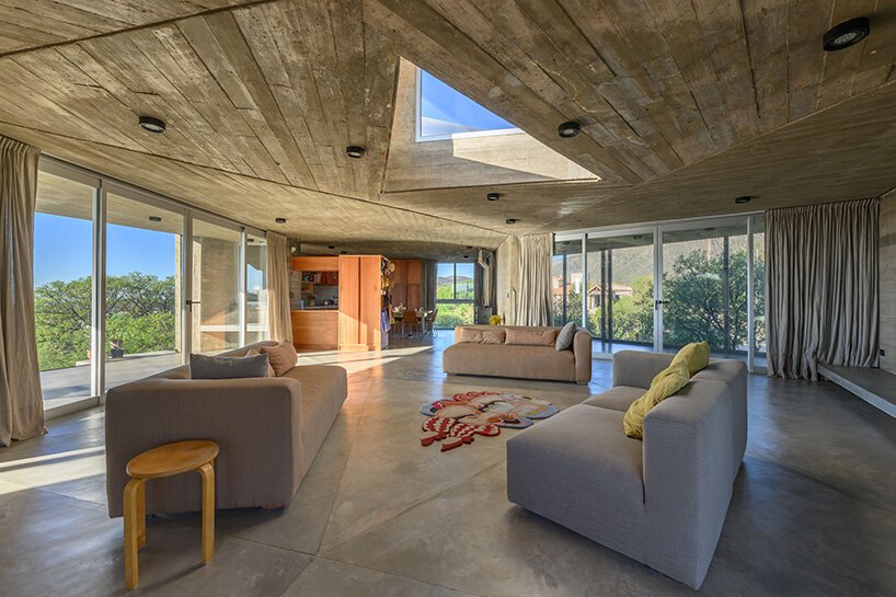 Casa Cosmos: Cristián Nanzer’den Üçgen Formla Yıldızlara Bakış