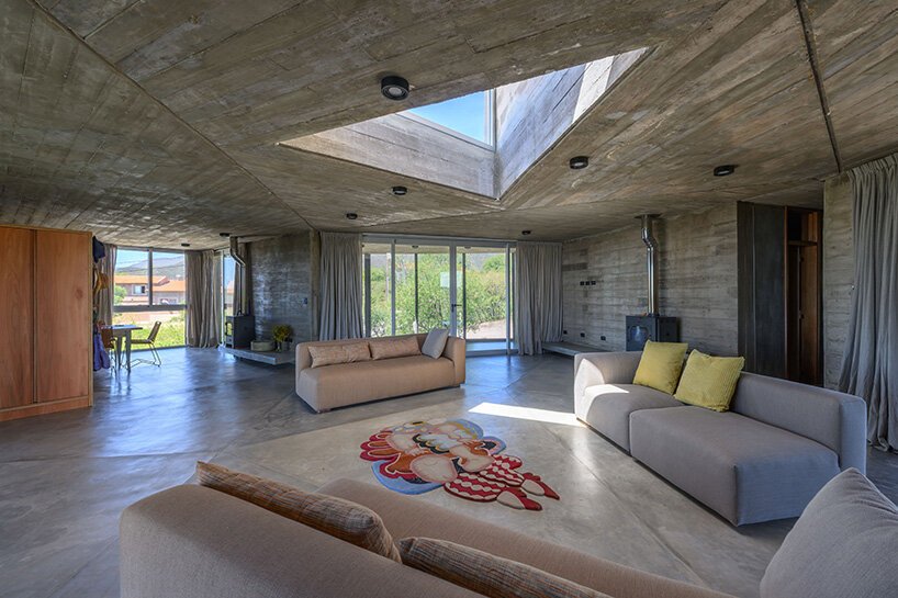 Casa Cosmos: Cristián Nanzer’den Üçgen Formla Yıldızlara Bakış