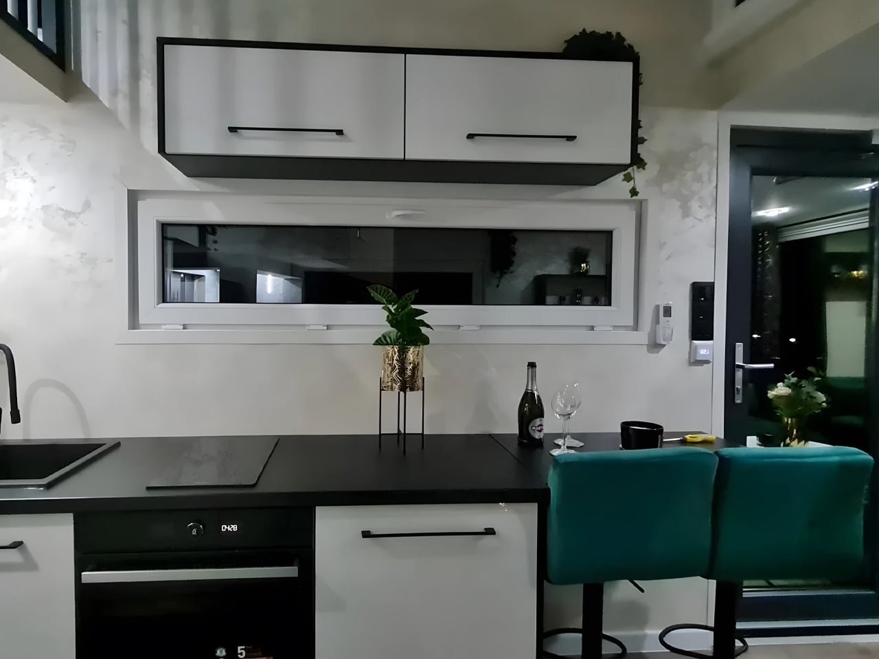 Craft House Erica: Dikey Yaşamı Yükselten Çatı Teraslı Minik Ev