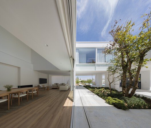 Damavand’ın Kalbinde Işıkla Dans Eden Mimari: Şehrzad Villa