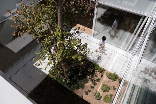 Damavand’ın Kalbinde Işıkla Dans Eden Mimari: Şehrzad Villa