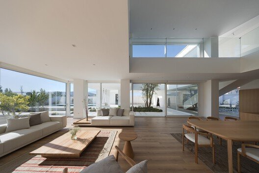 Damavand’ın Kalbinde Işıkla Dans Eden Mimari: Şehrzad Villa