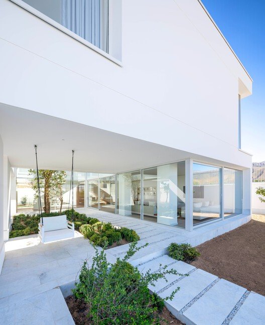 Damavand’ın Kalbinde Işıkla Dans Eden Mimari: Şehrzad Villa