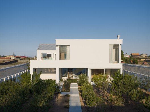 Damavand’ın Kalbinde Işıkla Dans Eden Mimari: Şehrzad Villa