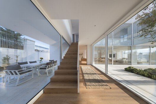 Damavand’ın Kalbinde Işıkla Dans Eden Mimari: Şehrzad Villa