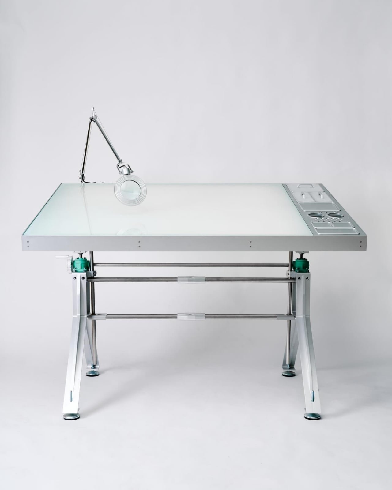 Daniel Arsham'ın Studio Masası: CALIPER'dan Sanata Özel Hassas Tasarım