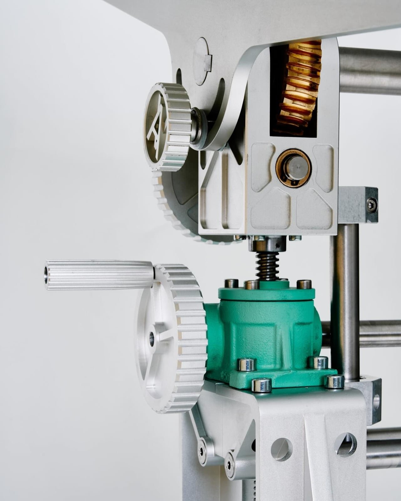 Daniel Arsham’ın Studio Masası: CALIPER’dan Sanata Özel Hassas Tasarım