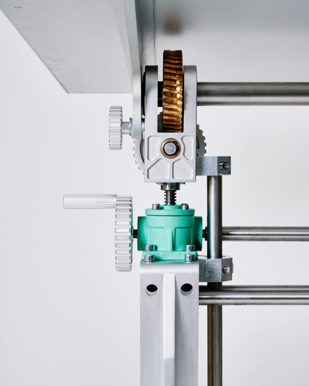 Daniel Arsham’ın Studio Masası: CALIPER’dan Sanata Özel Hassas Tasarım