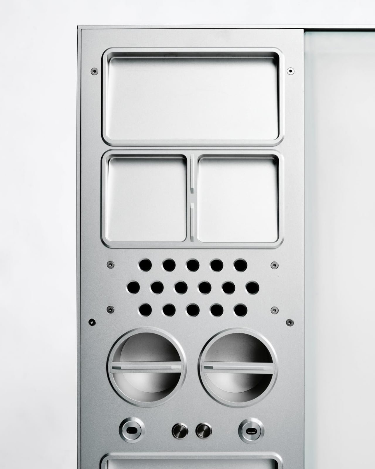 Daniel Arsham’ın Studio Masası: CALIPER’dan Sanata Özel Hassas Tasarım