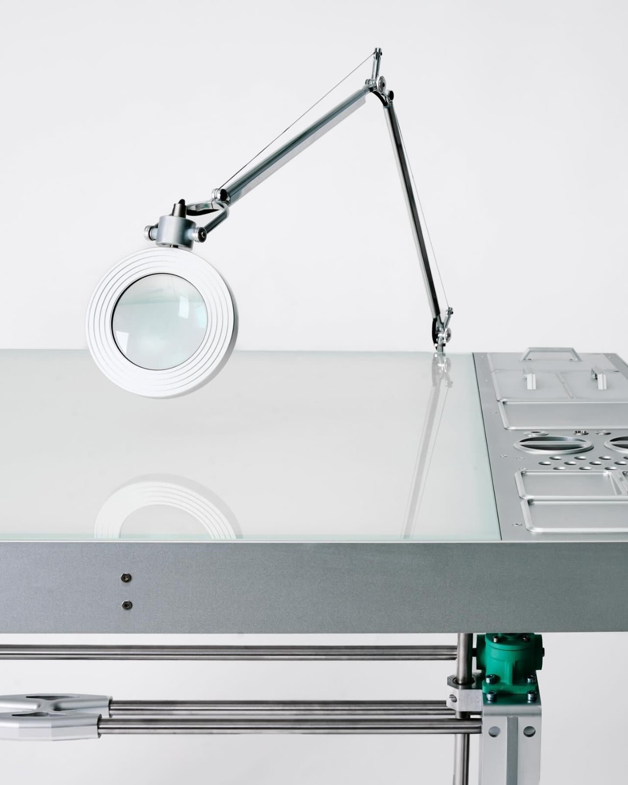 Daniel Arsham’ın Studio Masası: CALIPER’dan Sanata Özel Hassas Tasarım