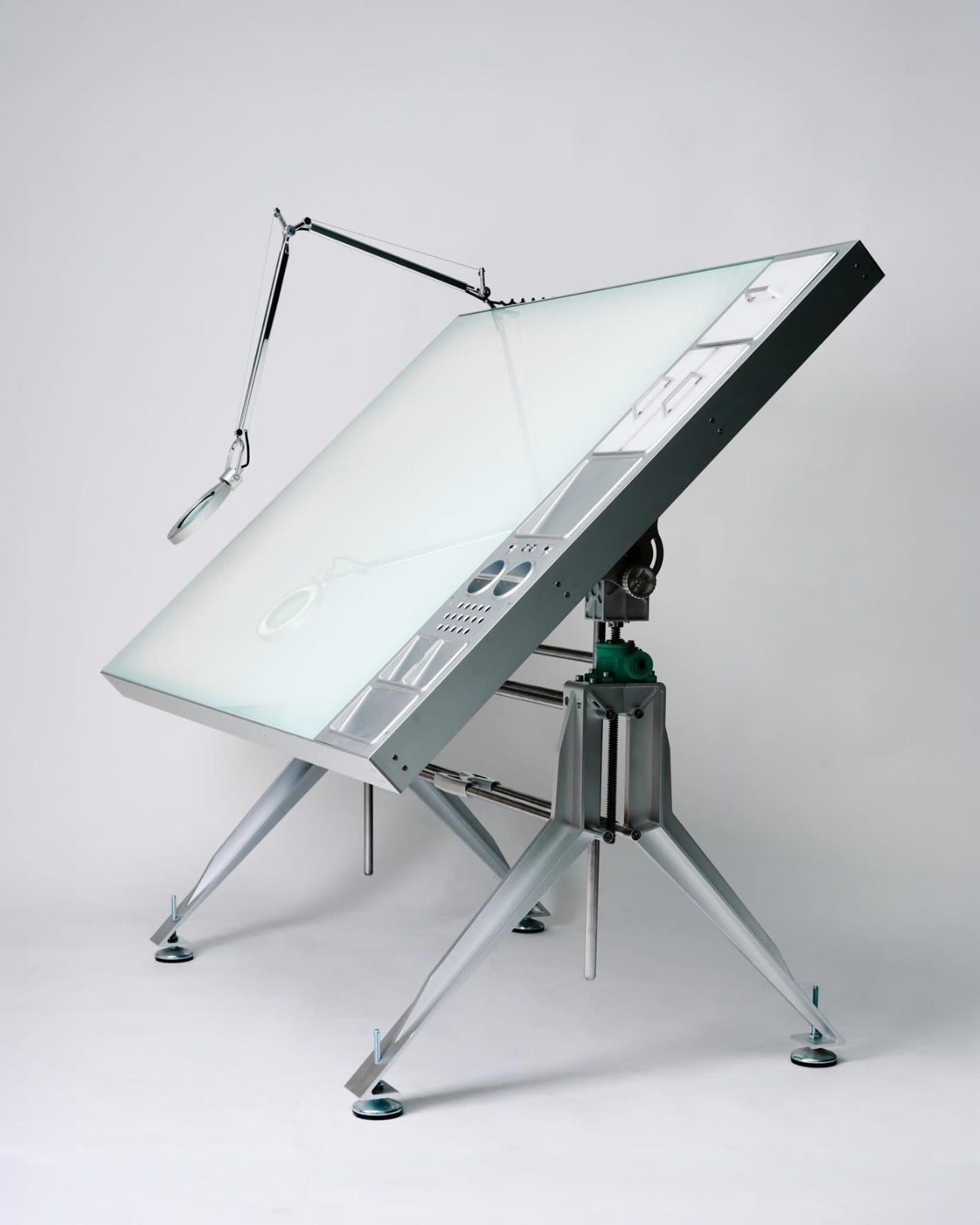 Daniel Arsham’ın Studio Masası: CALIPER’dan Sanata Özel Hassas Tasarım