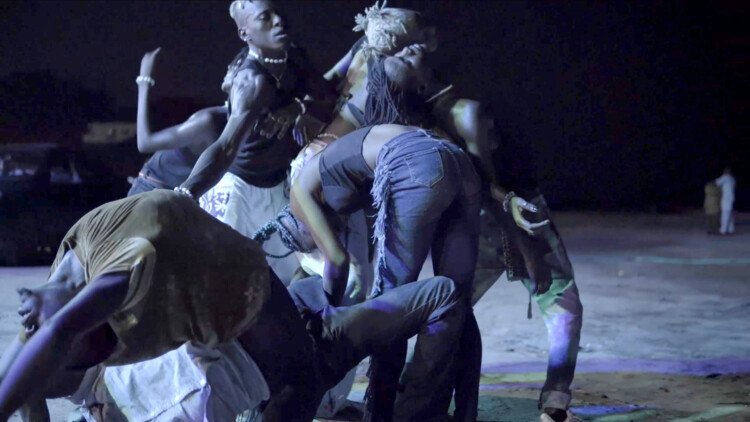 Lagos'u Dansla Şekillendiren Dele Adeyemo: Yeni Mekanlar Yaratmak