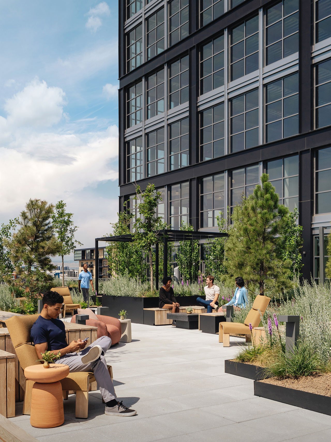 Denver'da Çelik Ev: Endüstriyel Ruhun Doğayla Dansı