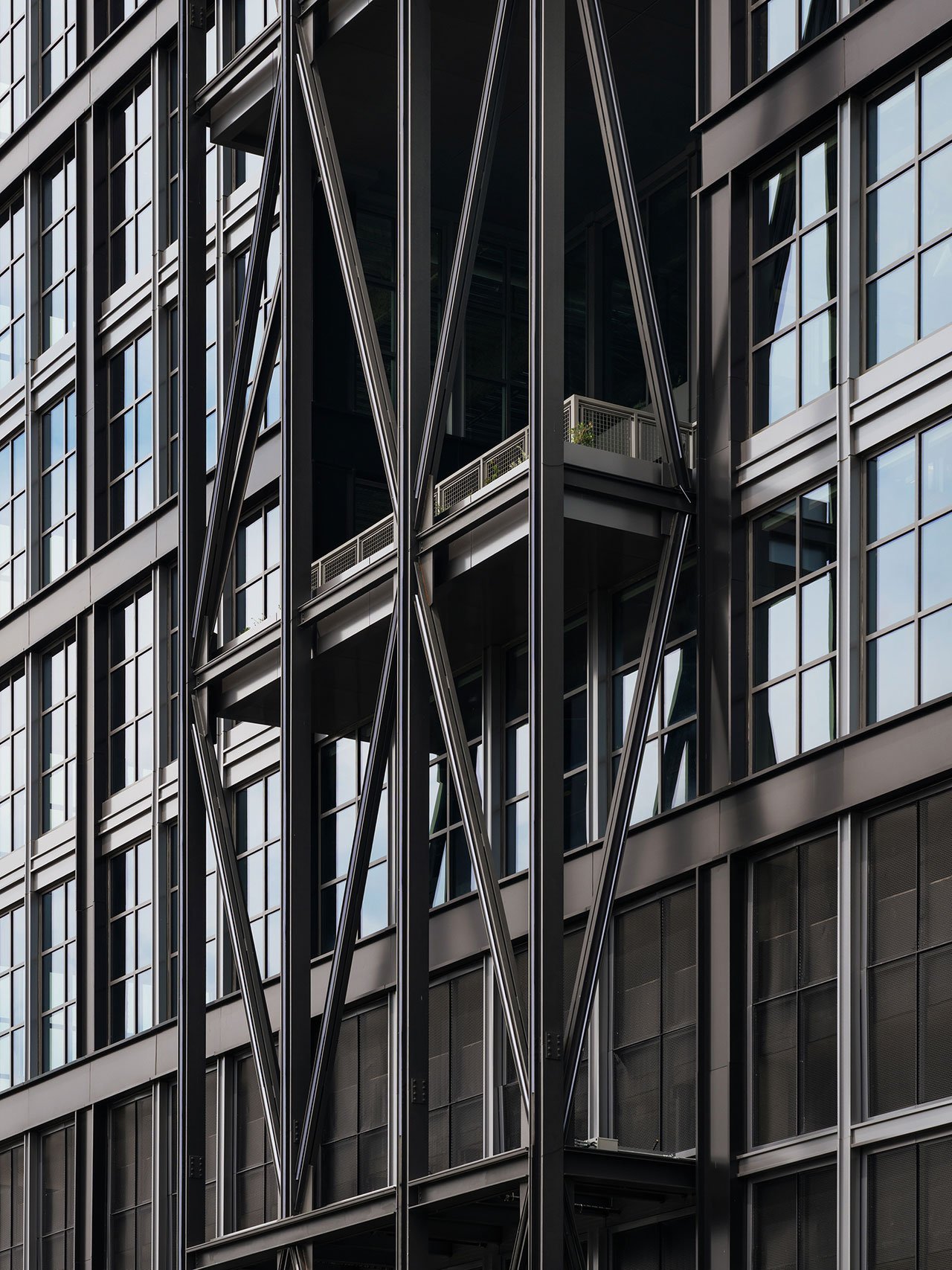 Denver'da Çelik Ev: Endüstriyel Ruhun Doğayla Dansı