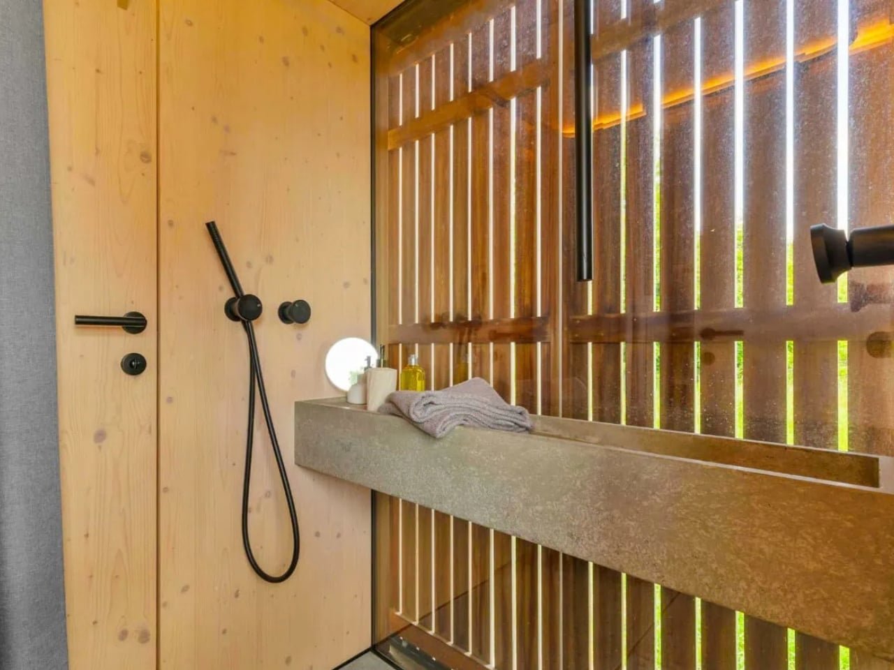 Devín Kulübesi: 20m²'de Hayalleri Yükselten Off-Grid Bir Vaha