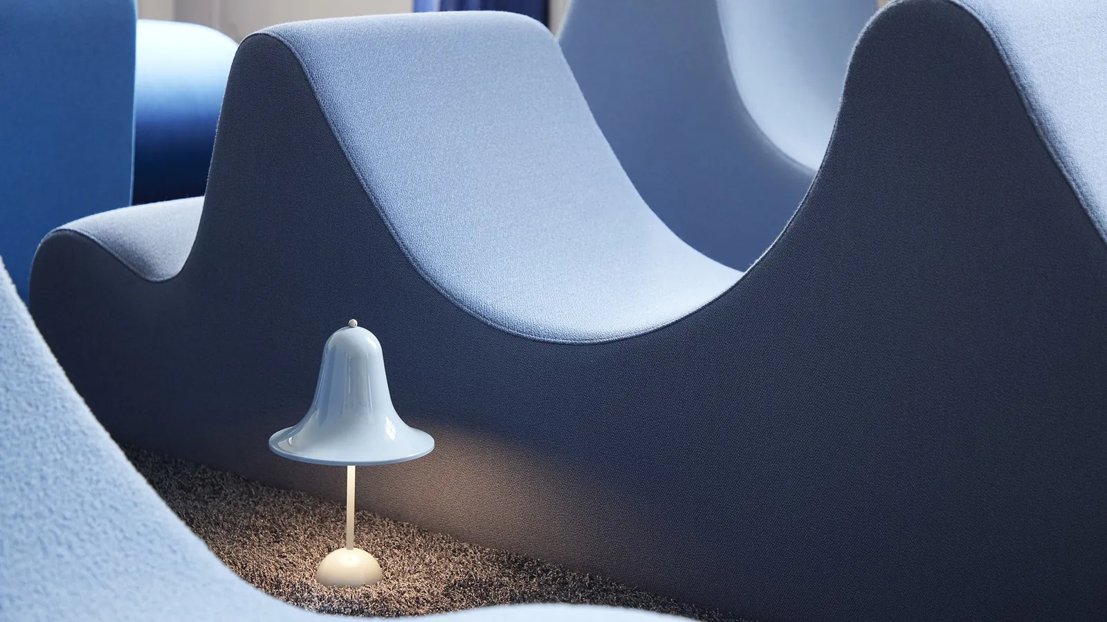 Dezeen Showroom: Tasarım İkonları Yeniden Doğuyor, Zamansızlık Sanatı