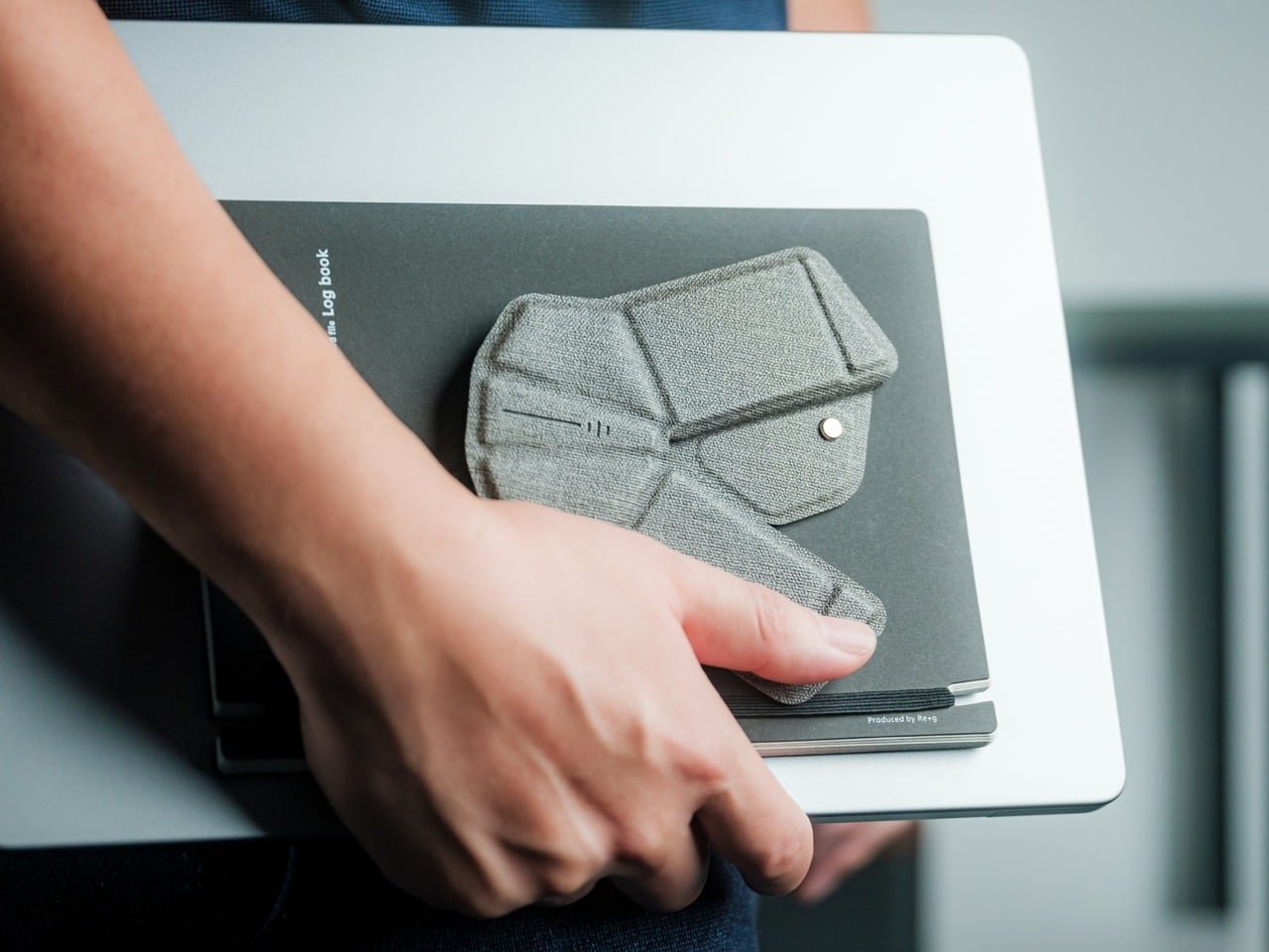 Sırt Çantalı Ofis: Dijital Göçebelerin Hayatını Değiştiren 5 Gadget