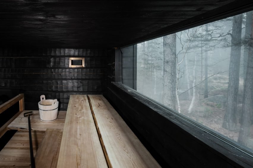 Doğanın Kalbinde: Finlandiya'da Yanan Ağaç Gövdeli Puusauna