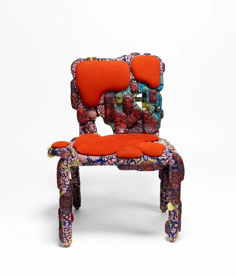 Dökme Halı Serisi: Atık Elyaf Parçaları Sanatsal Mobilyaya Dönüşüyor