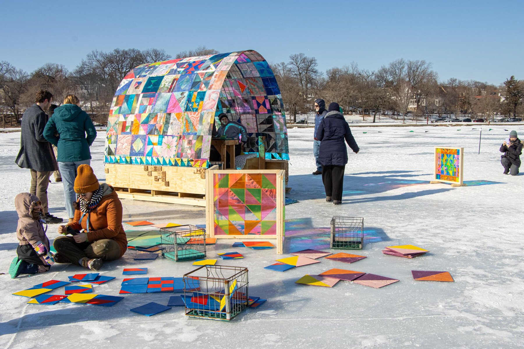 Donmuş Gölde Renkli Dokunuş: Yorgan Şanti, Kışa Sanatsal Bir Bakış