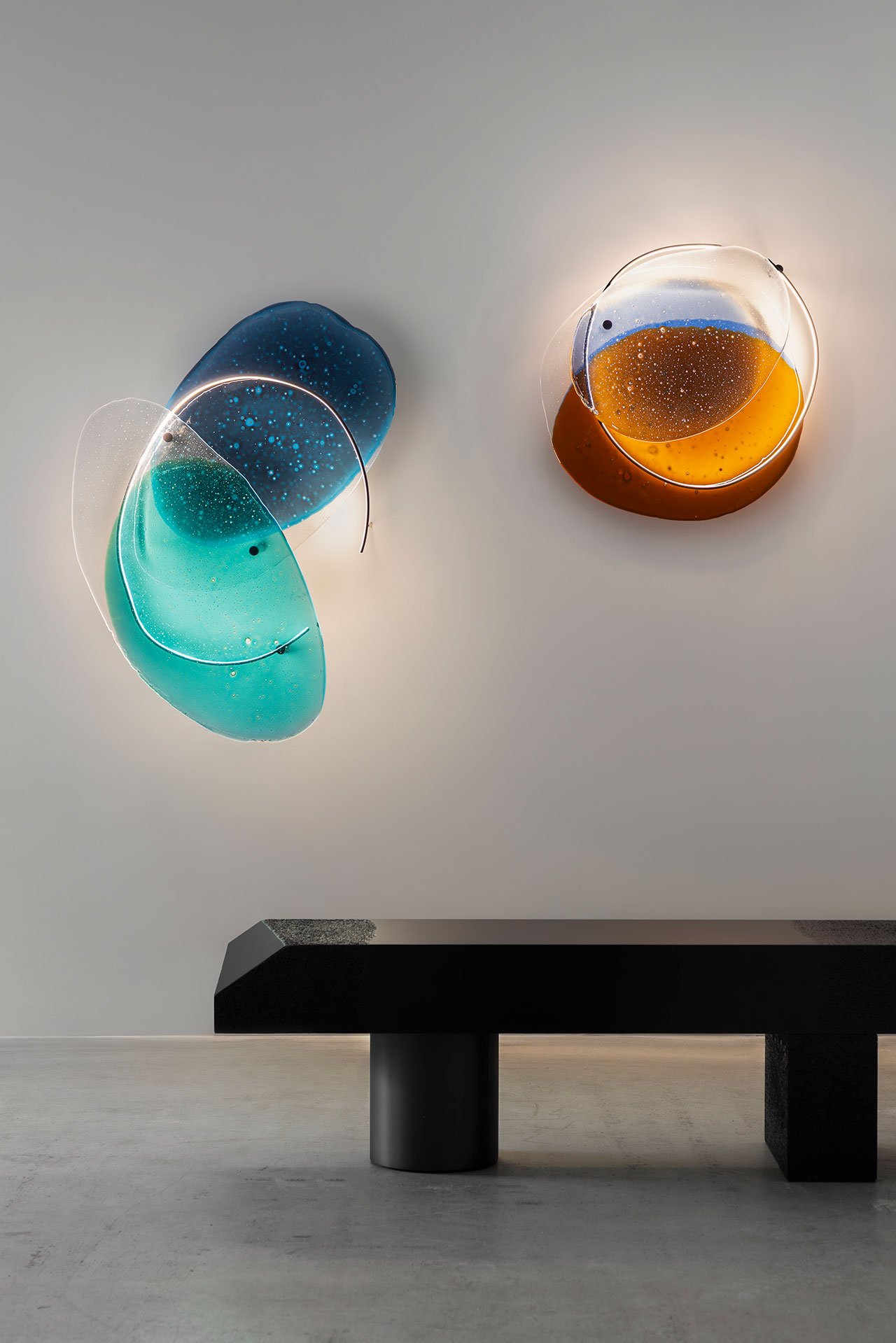 Draga & Aurel&rsquo;den Crisalide: Camda Işıkla Derinleşen Sanat