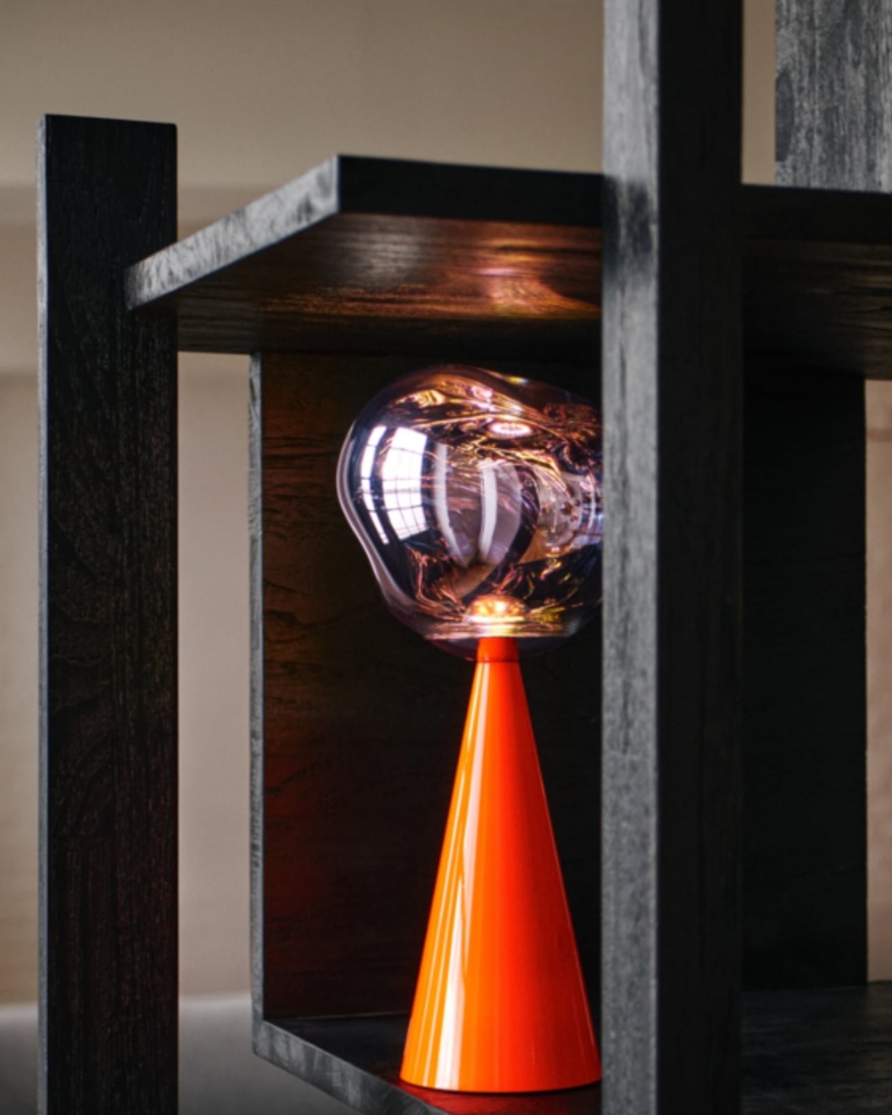 Erimiş Metal Estetiği: Tom Dixon'dan Taşınabilir Melt Lamba İle Aydınlan