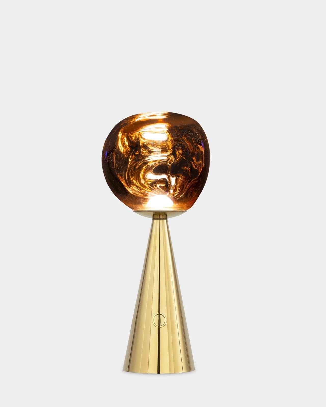 Erimiş Metal Estetiği: Tom Dixon'dan Taşınabilir Melt Lamba İle Aydınlan