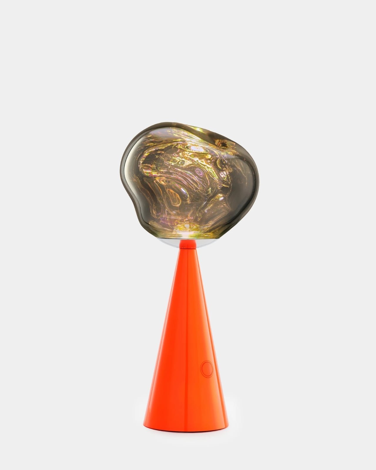 Erimiş Metal Estetiği: Tom Dixon'dan Taşınabilir Melt Lamba İle Aydınlan