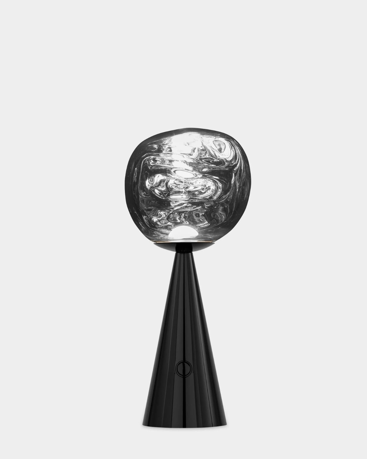 Erimiş Metal Estetiği: Tom Dixon'dan Taşınabilir Melt Lamba İle Aydınlan