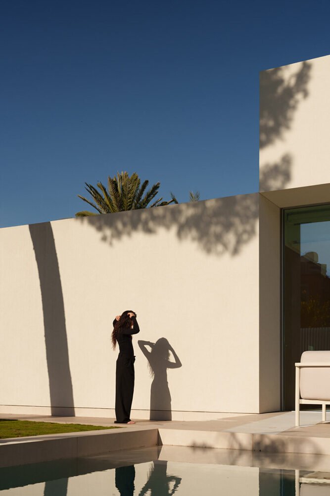 Akdeniz'in Üzerinde Yüzen Zarafet: Fran Silvestre'nin Cano Evi