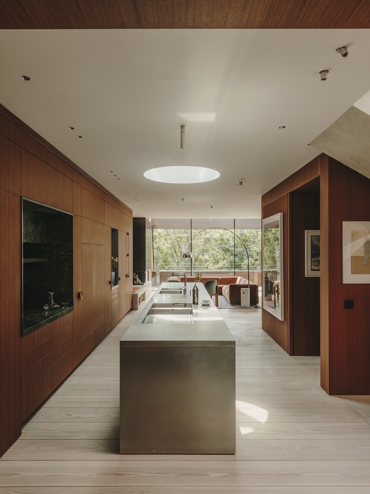 Holzrausch Frankfurt Penthouse: Geçmişle Geleceğin Büyüleyici Dansı